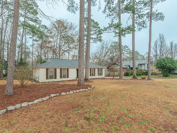 4th image of 165 Evergreen Dr