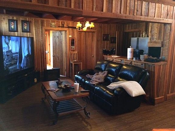 3rd image of 1024 Lakeview Cir
