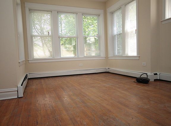 4th image of 5024 N Lawndale Ave #1