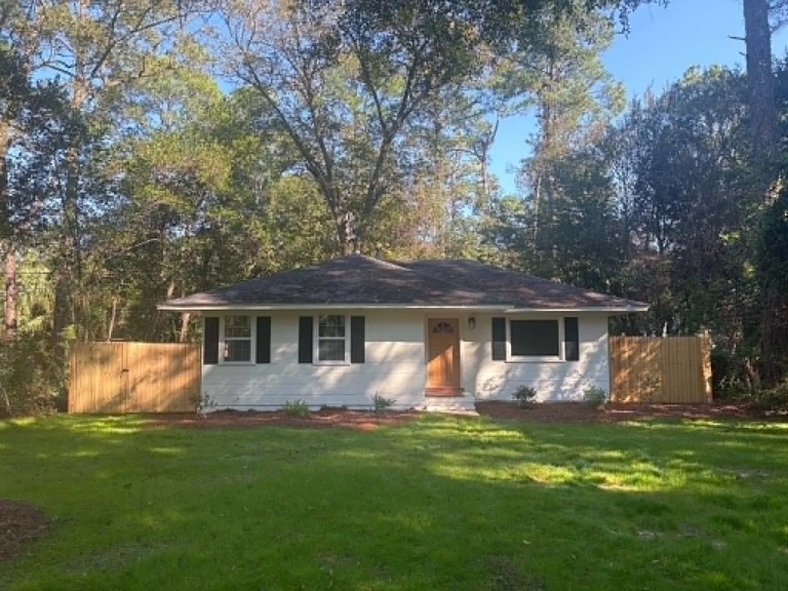 2 bed, 964 sqft, $1,200 — Photo 1