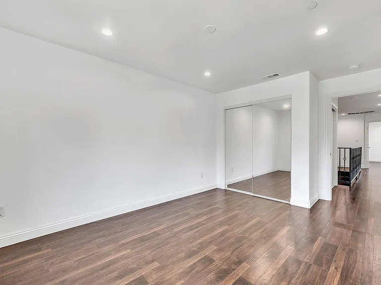 2880 W 14th St — Photo 21