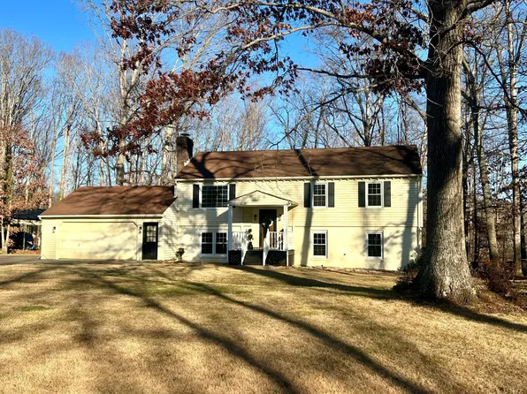 300 Pocahontas Dr, Forest, VA 24551