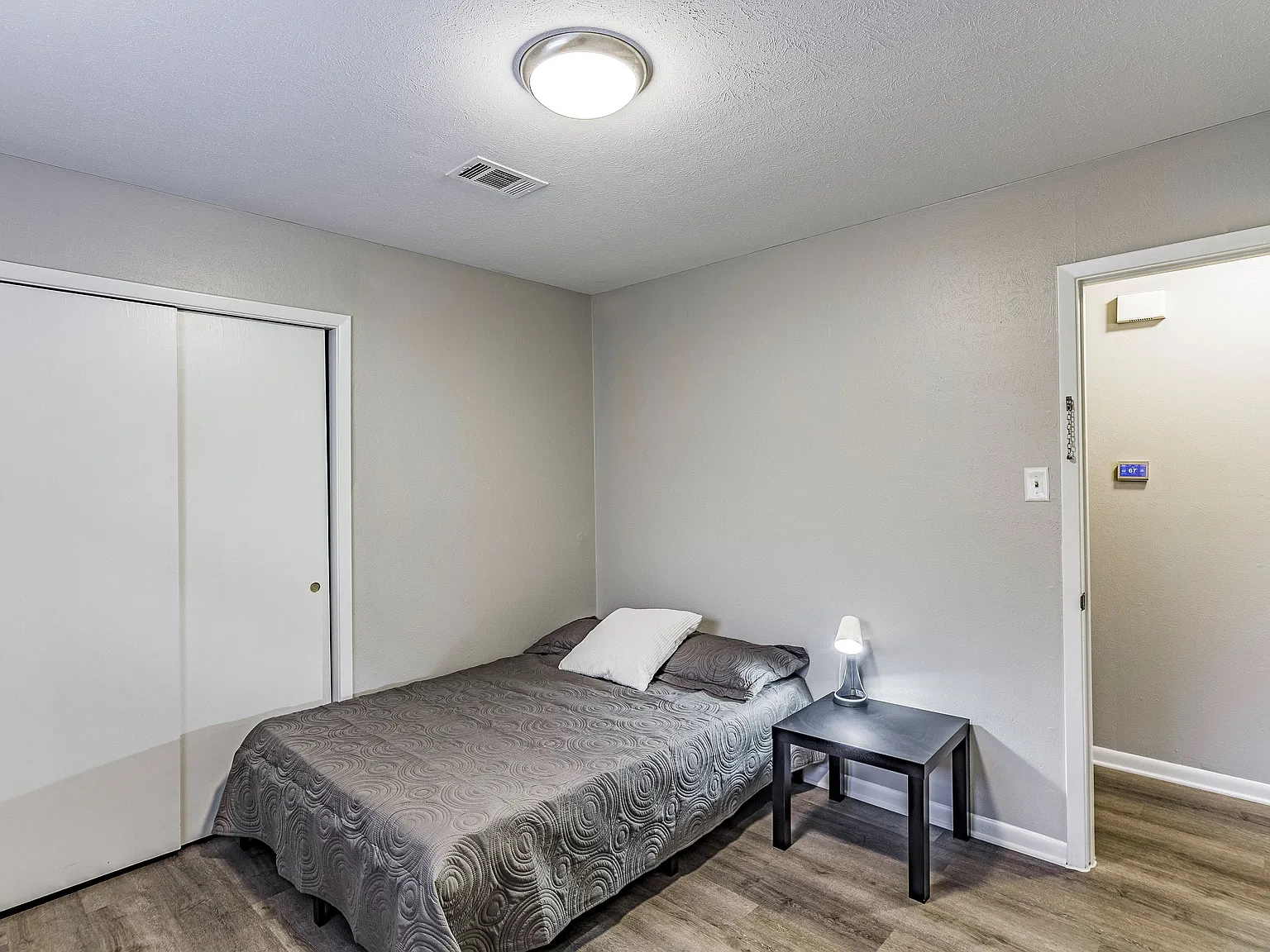 4 bed, 2.0 bath, 1670 sqft, $698 — Photo 1