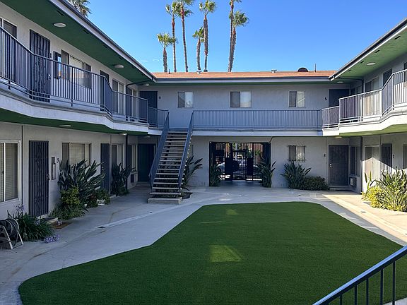Courtyard facing front entrance