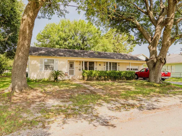 930 Washington St, Port Neches, TX 77651