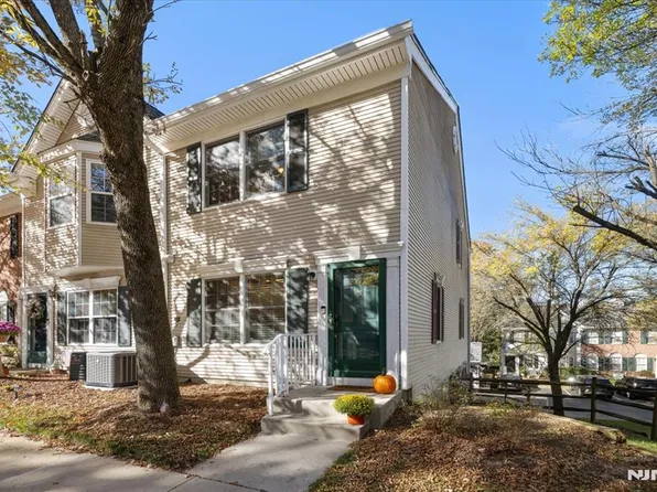 2372 Phillip Ct, Mahwah, NJ 07430