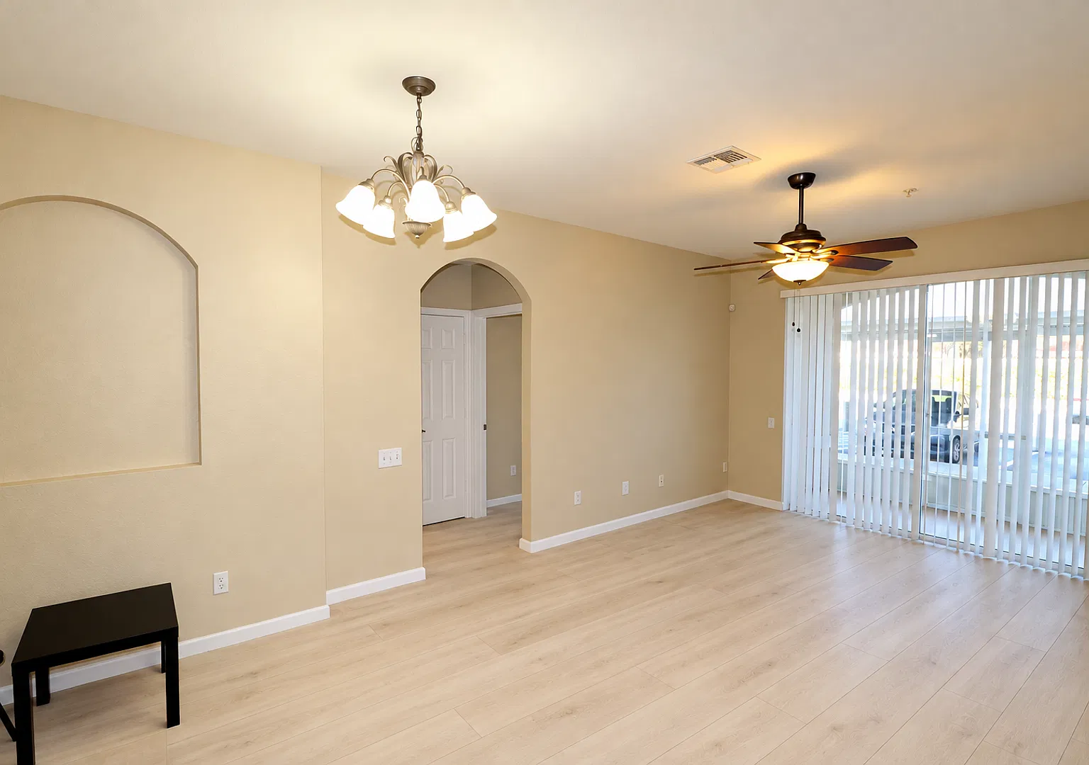 3 Bedrooms 2 Baths First Floor apartment on Metrowest — Photo 4