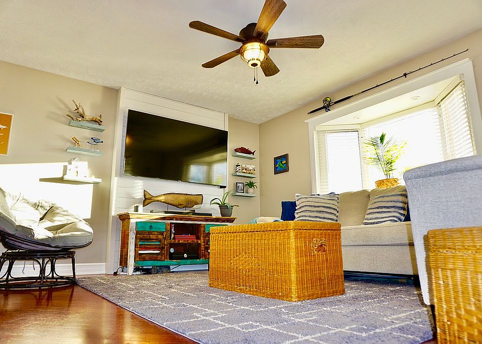 1st image of 704 Marian Ave
