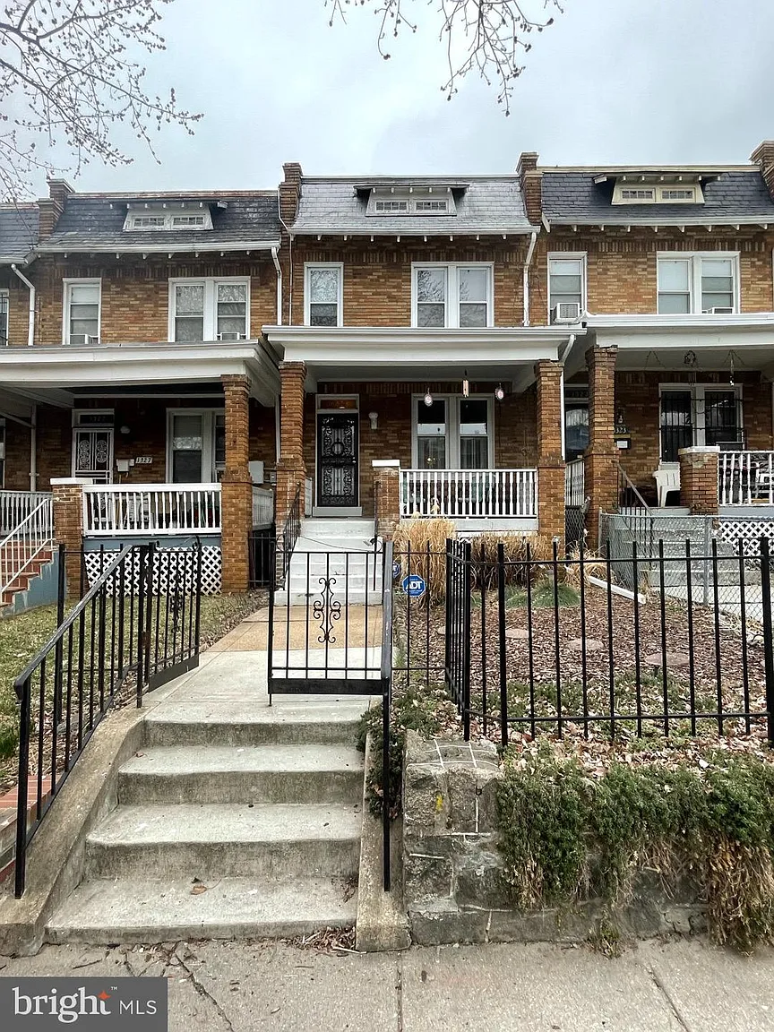 1325 Queen St NE photo 1