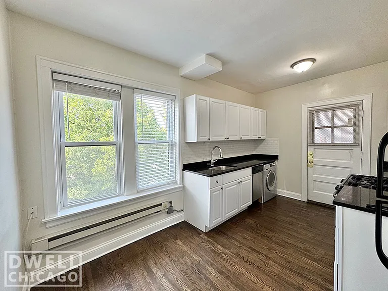 3823 N Greenview Ave #3W — Photo 6