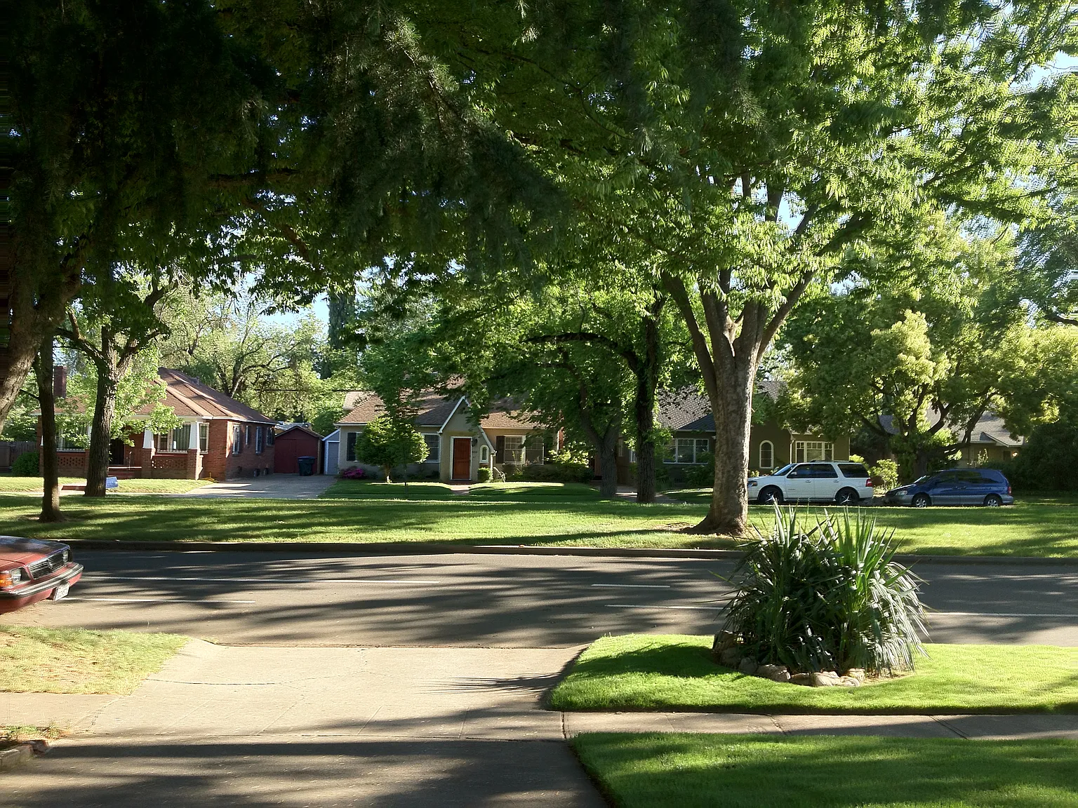 T St, Sacramento — Photo 1