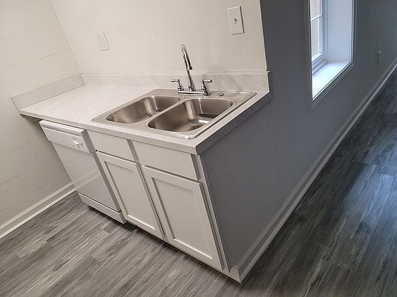 3rd image of 604 Kirkwood Dr