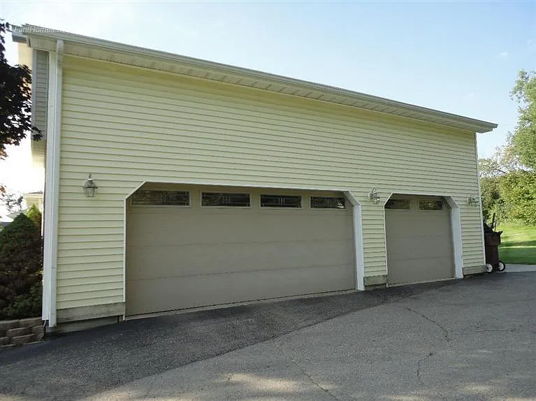 1621 Stonewood Dr photo 1