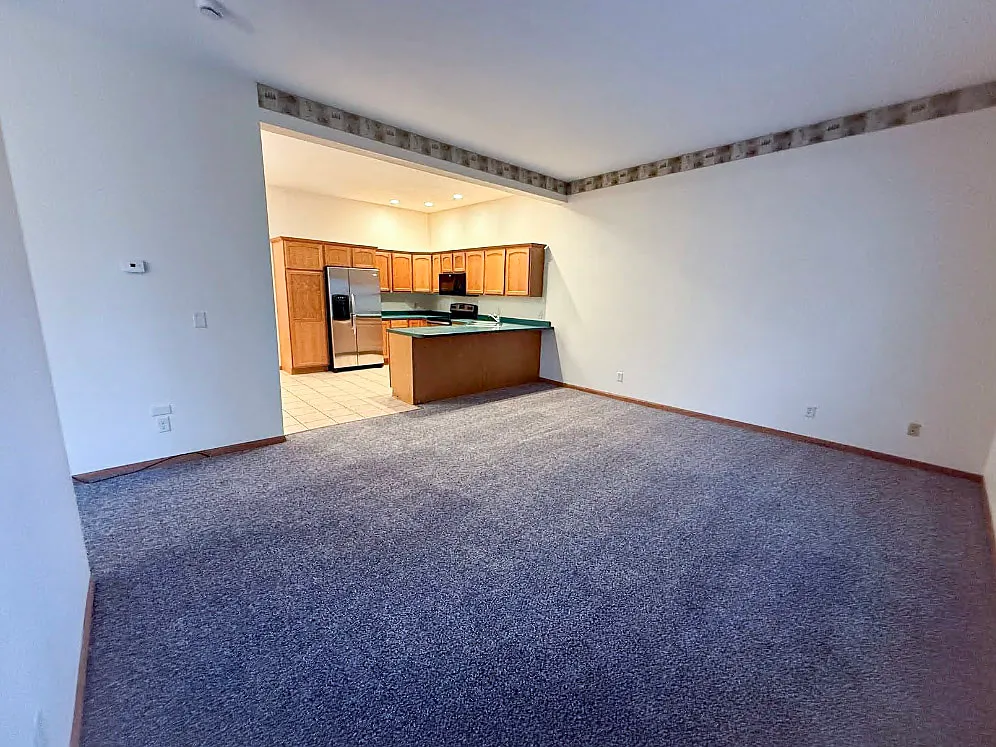 4 bed, 3500 sqft, $1,795 — Photo 2