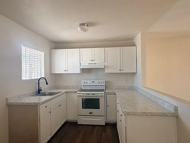 5422 Swenson St #9 — Photo 3