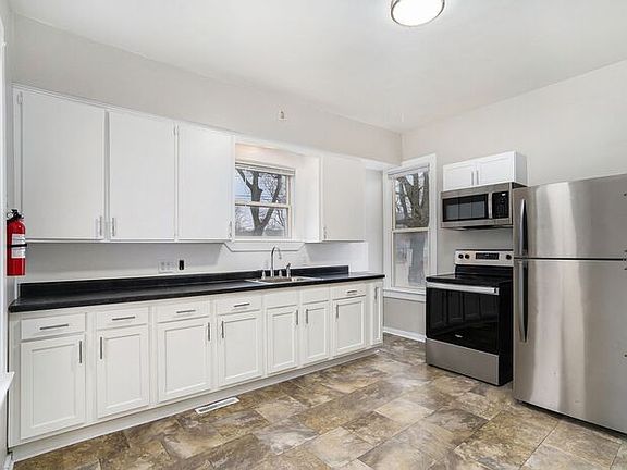4th image of 1705 S Park St #1705