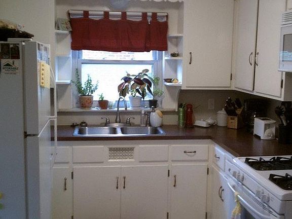 Clean kitchen with plenty of storage