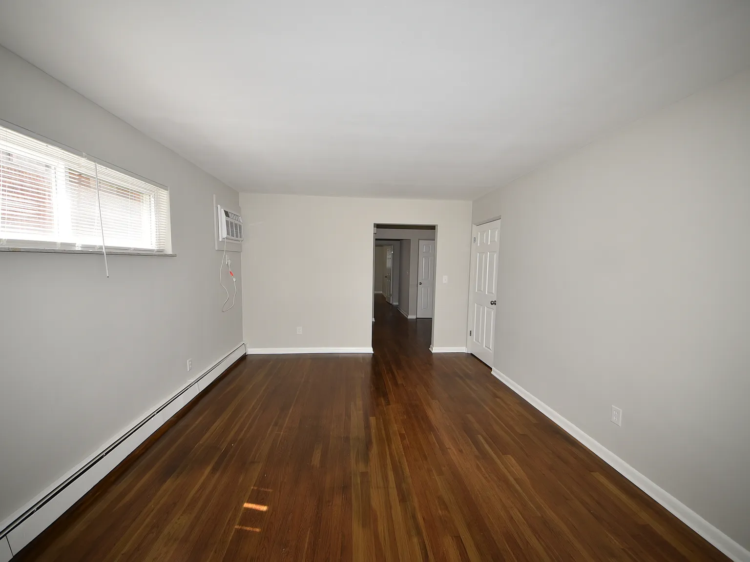 2 bed, 700 sqft, $1,050 — Photo 2