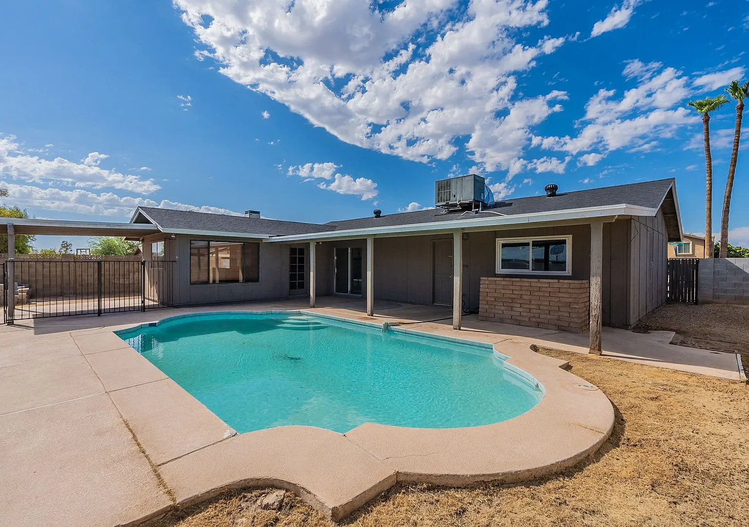 Rare Find In Glendale: 4-Bedroom, 3-Bath W/ Pool & No Hoa — Photo 2