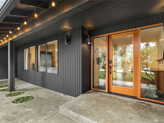 2nd image of 12148 Pleasant Pl NE