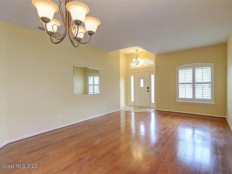1648 Kestrel Ct — Photo 3