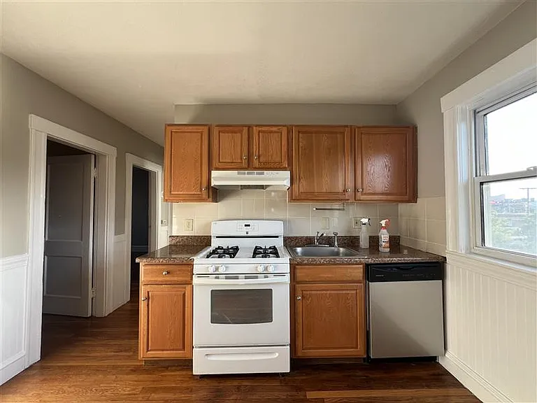 274 Chelsea St #1 — Photo 5