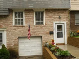 107 Old Meadow Ct, Canonsburg, PA 15317