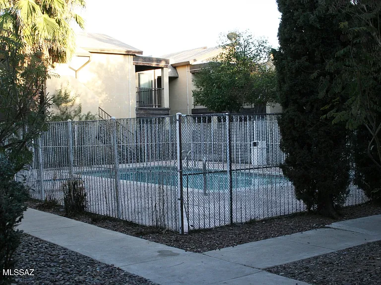 1620 N Wilmot Rd #F122 — Photo 15