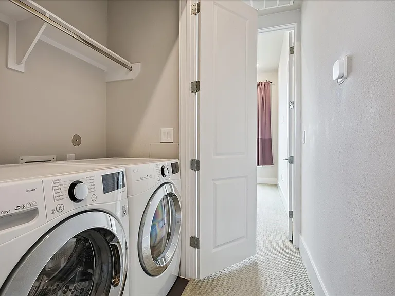 2401 Crawford St #C4B — Photo 16