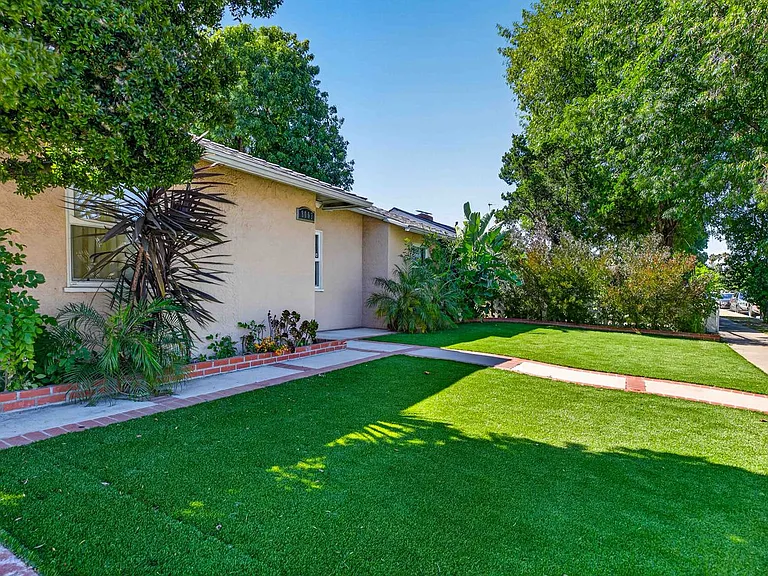 8007 Louise Ave — Photo 32