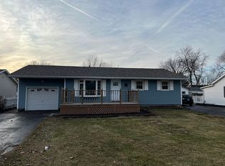 815 4th St, Colona, IL 61241