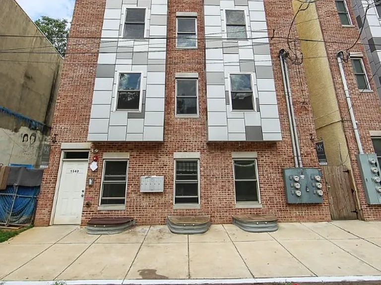1540-42 N Willington St — Photo 1