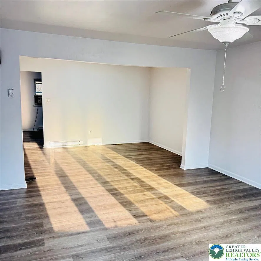 3 bed, 1.5 bath, 1696 sqft, $2,100 — Photo 4