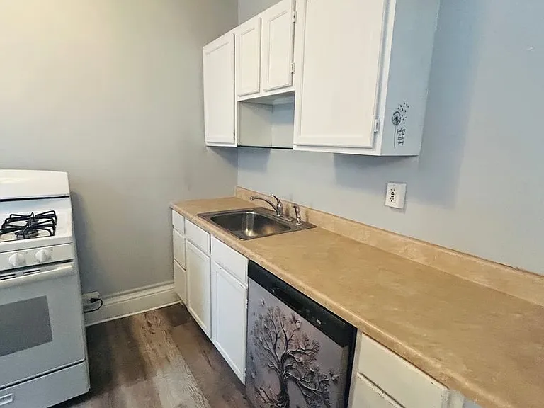 439 College Ave — Photo 4