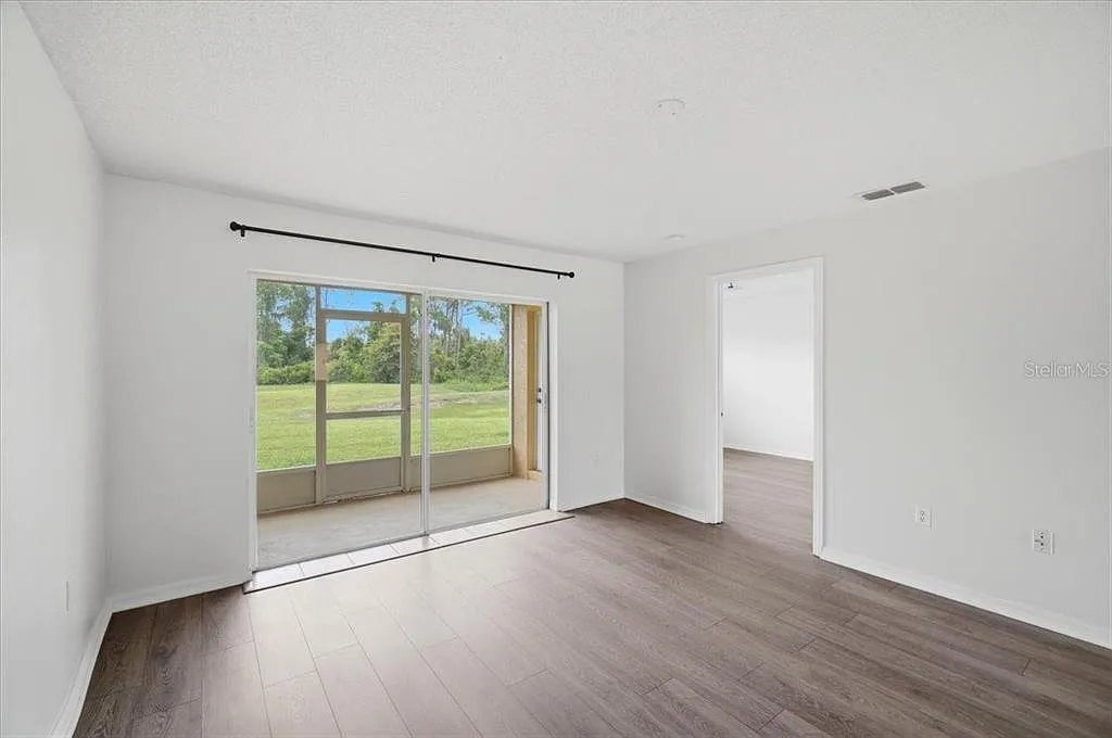 3 bed, 2.0 bath, 1249 sqft, $1,600 — Photo 3