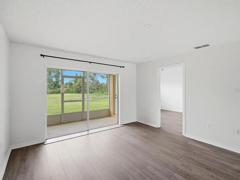 212 Ocean Bluff Dr — Photo 3