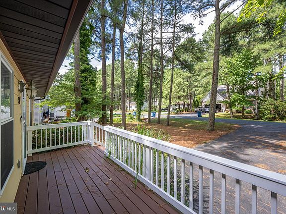 4th image of 38 Fairway Ln