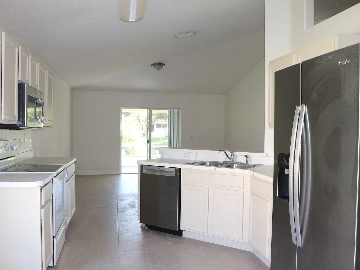 4 bed, 1922 sqft, $2,350 — Photo 4