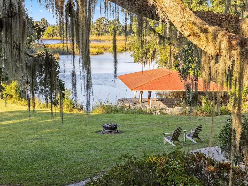 13th image of 1451 River Rd