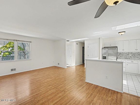 5th image of 104 Laurel Avenue