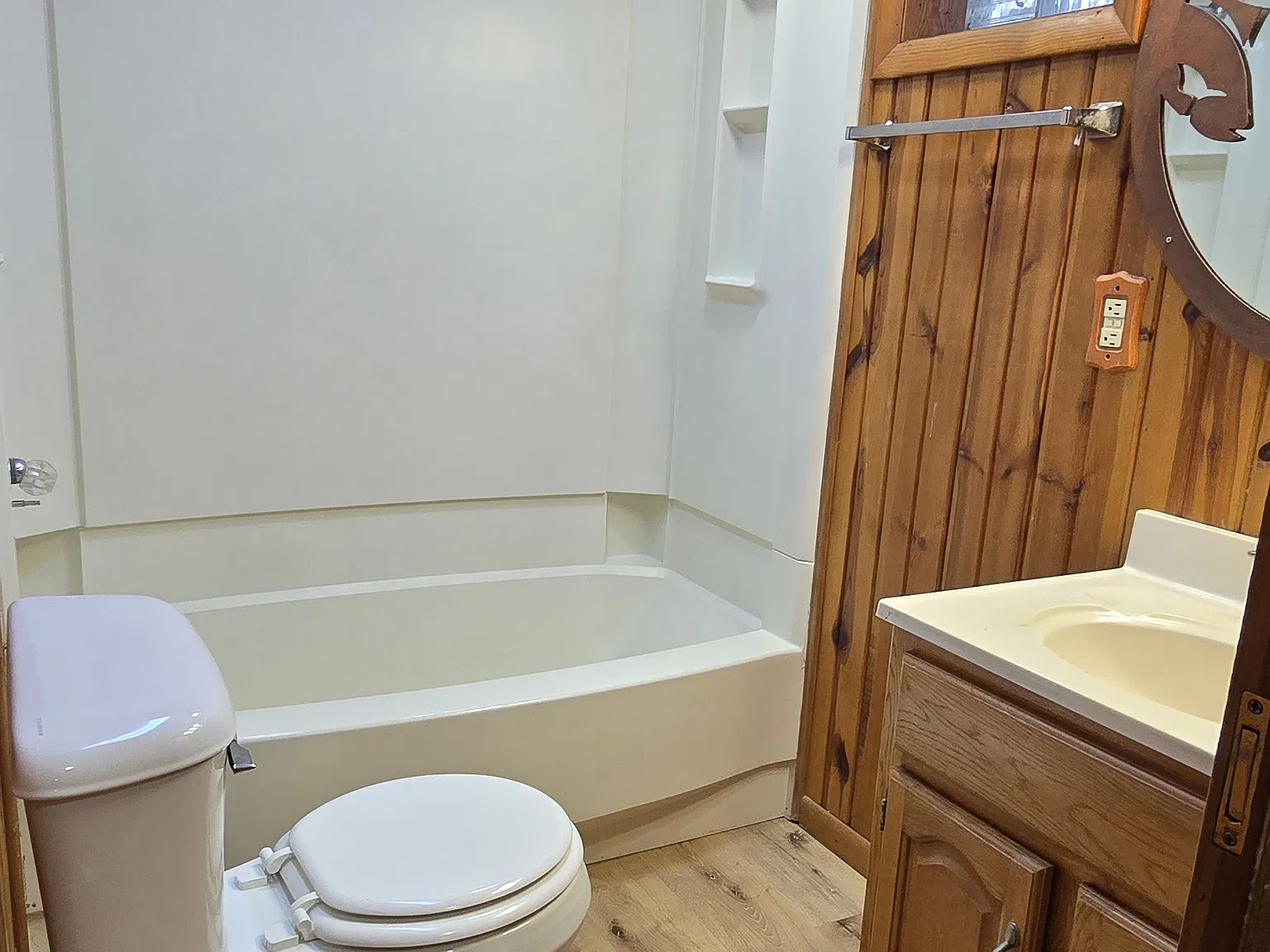 3 bed, 2000 sqft, $1,899 — Photo 2