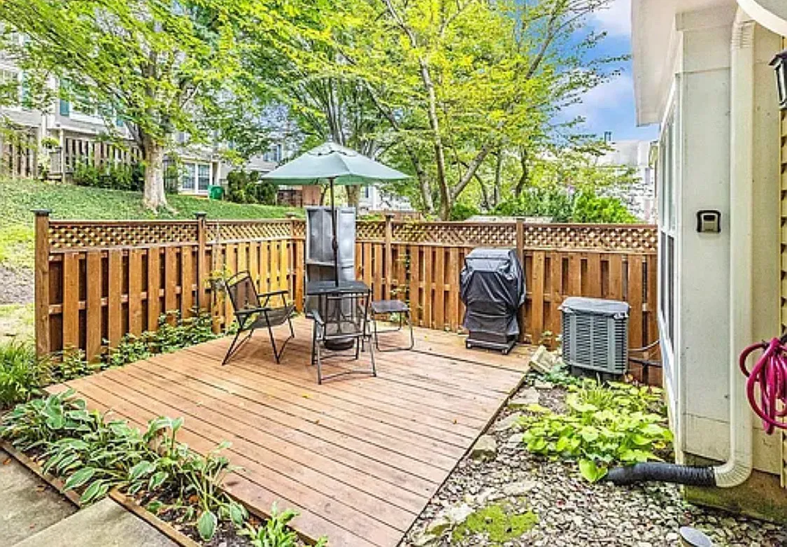 3 bed, 2.5 bath, 1523 sqft, $995 — Photo 2