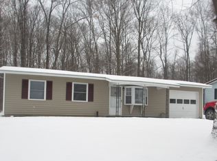 517 Deerwood Rd, Utica, NY 13502