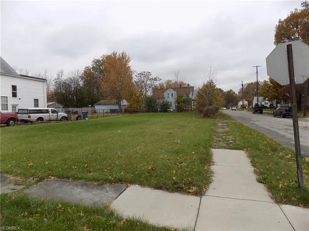 2504 Reid Ave photo 1