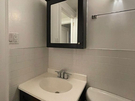 4th image of 143 W 4th St Unit Bb2