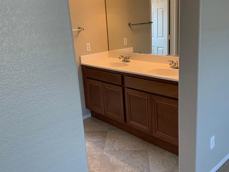 16956 Laurel Hill Ln — Photo 18
