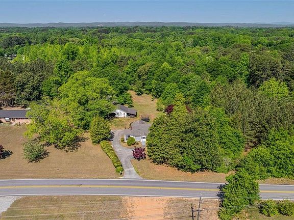 5th image of 606 Rose Ln