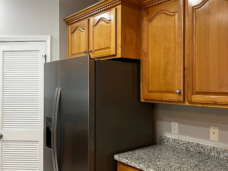 115 Renee Dr — Photo 4