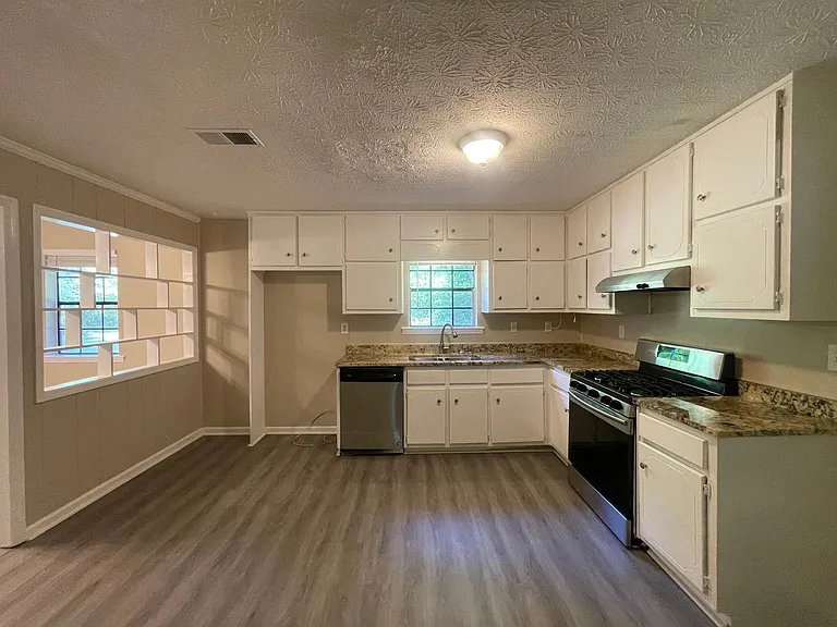 55 Huntridge Dr — Photo 8