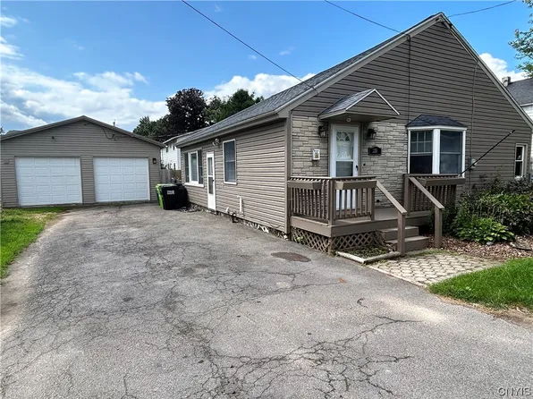 126 Exeter Ave, Liverpool, NY 13088